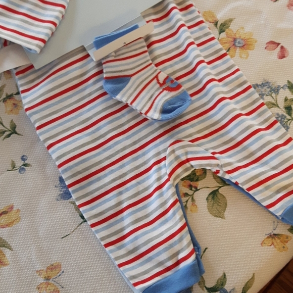 size 0-3M  match 4 piece outfit NWT - Picture 5 of 6